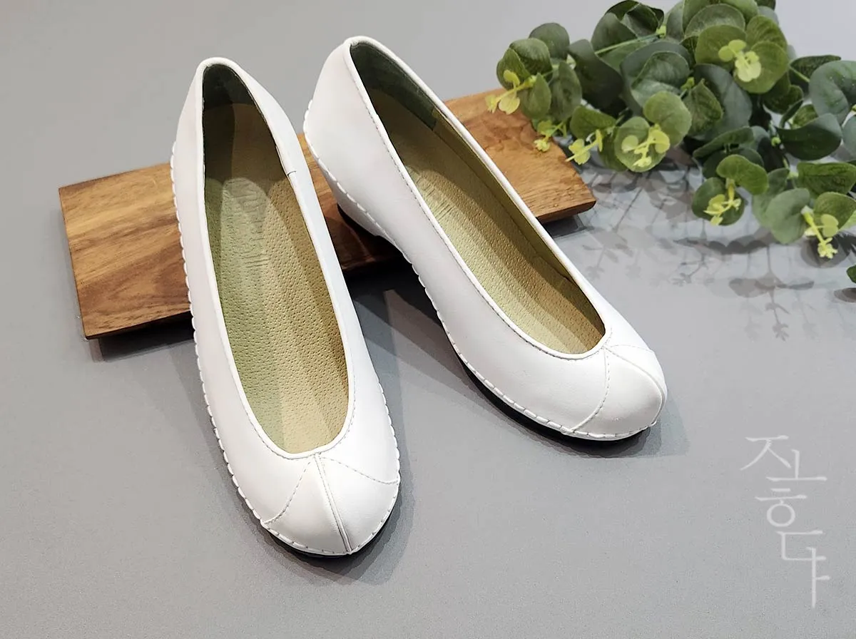 Tidy Women Hanbok Shoes in White Kkotshin