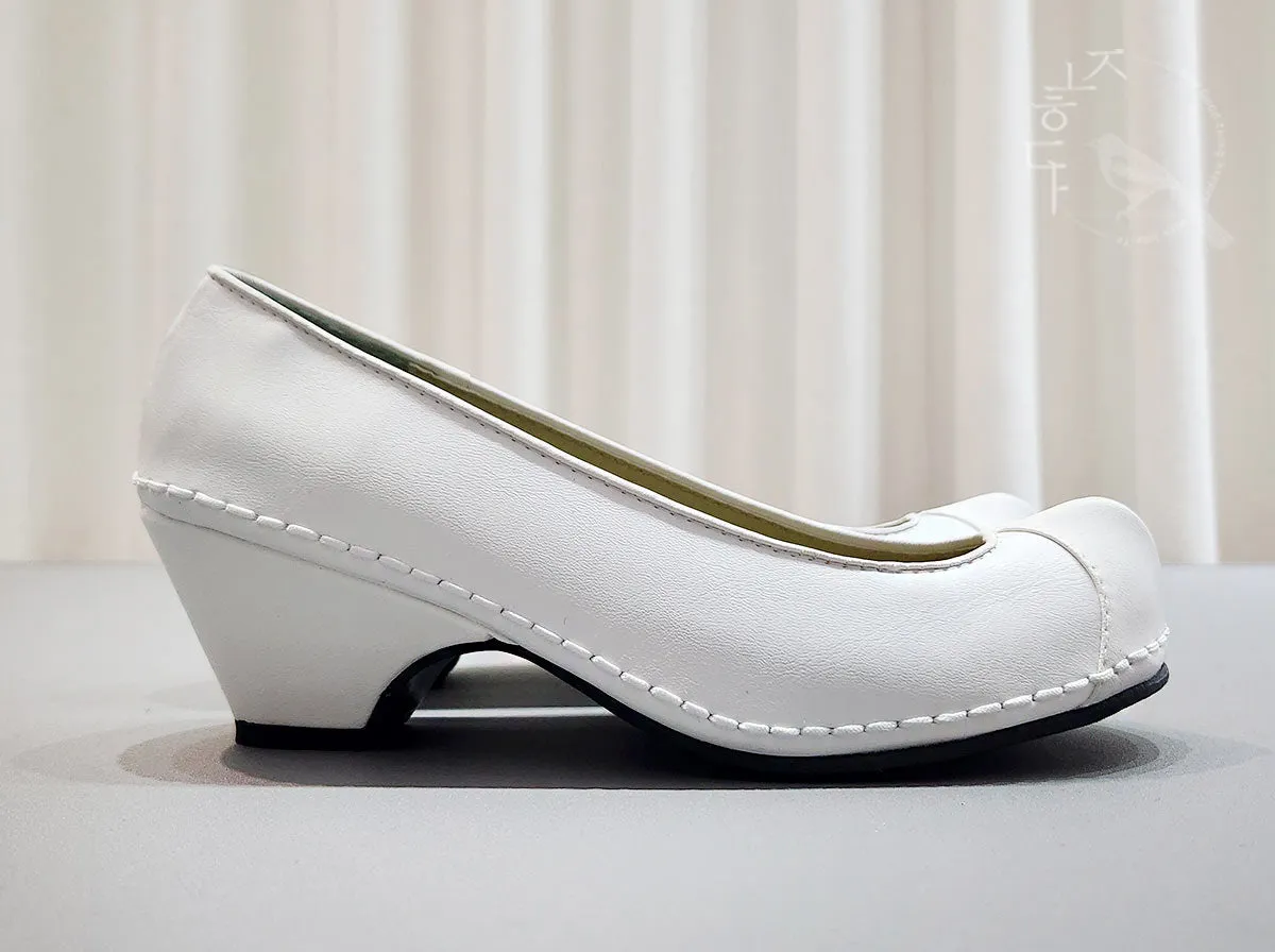 Tidy Women Hanbok Shoes in White Kkotshin